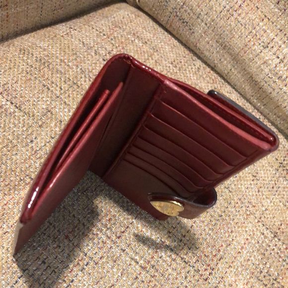 GUCCI GUCCISSMA Wine Patent Leather Continental Bifold Wallet Gold Heart Lock - Picture 5 of 16